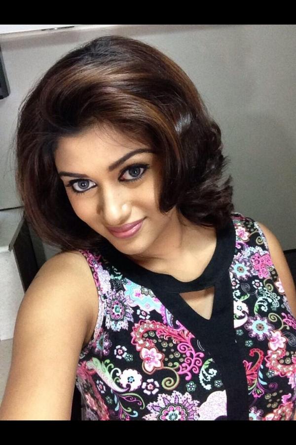 TamilMovieFan's tweet photo. Marina, Sillunu Oru Sandhippu, Moodar Koodam, Madha Yaanai Koottam, Pulivaal - @OviyaaSweetz  what a come back!!!👌 http://t.co/MaaM4QzqEm