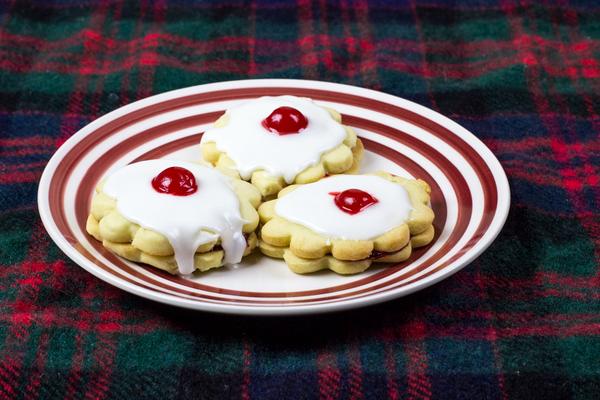 TheChefNerd's tweet photo. Traditional Scottish Empire Biscuits  are fairly easy and fun to make. http://t.co/YYDPMFGbG4 http://t.co/GXsmAi8E2q