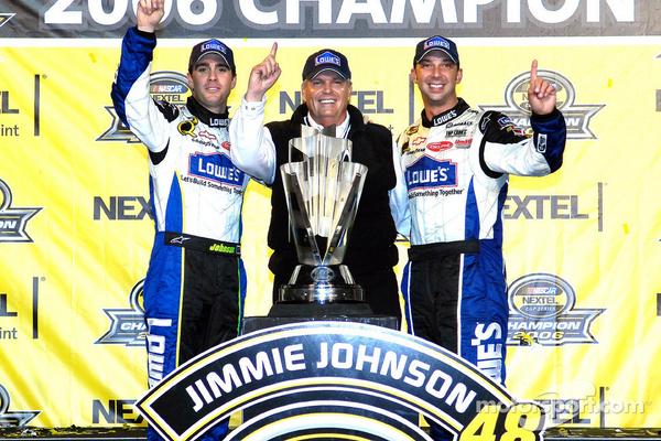 NASCARonUSA's tweet photo. #NASCARFlashback @JimmieJohnson, with Rick Hendrick and @knausified, celebrate winning the '06 NASCAR Nextel Cup #FBF http://t.co/rFOKwdQiD2