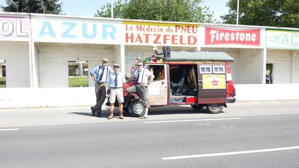 KnitsTemplar's tweet photo. Day 1 so far. In the pits in the bar with local strangers who fixed Harveys tie!! Then on the road. Never ending road http://t.co/qMun37Y6c4