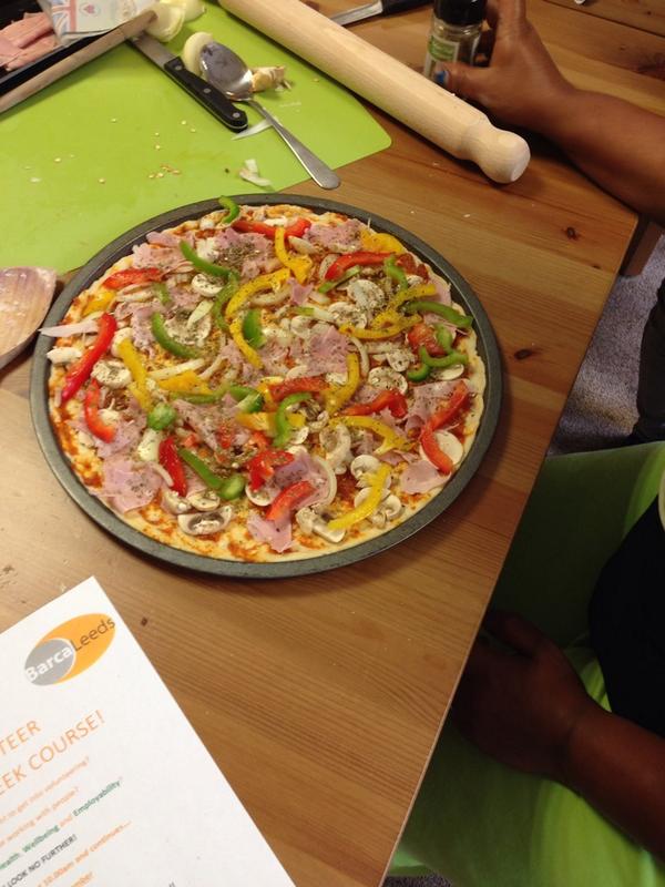 Pizza from scratch at cooking on a budget...<a href="/HLNLeeds/">HealthyLivingNetwork</a> <a href="/BARCALeeds/">BARCA-Leeds</a> #communityhealtheducation