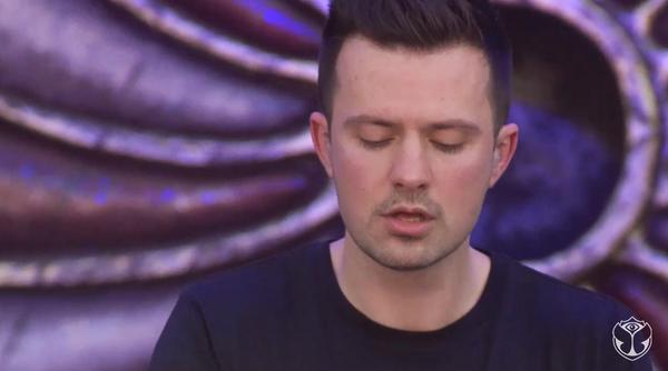 tomorrowland's tweet photo. Now performing at the Tomorrowland Mainstage: @dirtysouth #tomorrowland http://t.co/VWyk0dbuML