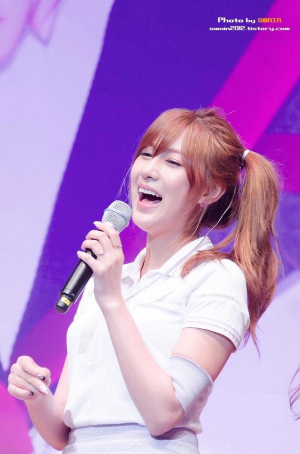 [Pictspam] Hayoung laugh make me happy #1withHayoun9 ~NC~