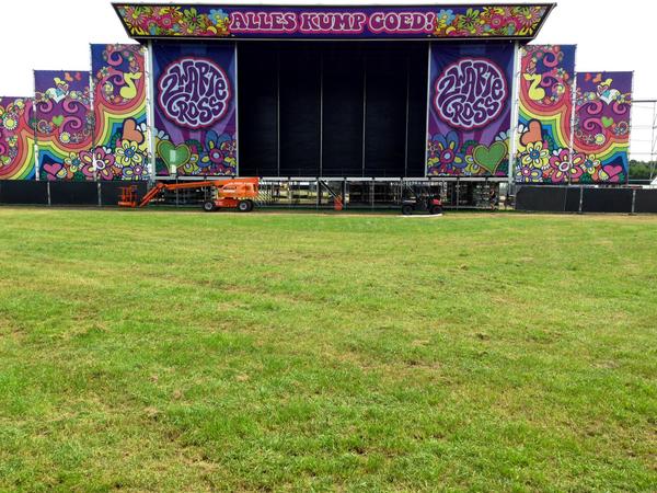 zwartecross's tweet photo. Heb je al gehoord van de zeven, de zeven ... nog maar zeven dagen en dan staan er 40.000 vrienden op dit veld!! http://t.co/GnliA8UUUA