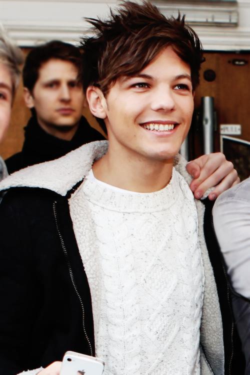 smilebchxrry's tweet photo. #LouisAppreciationDay
siempre trata de hacer sentir mejor a las personas y tiene una sonrisa que literal me da vida http://t.co/3d8gzQyd6k