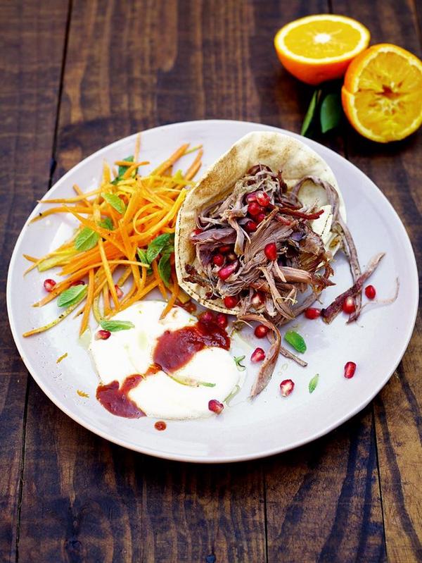 jamieoliver's tweet image. #recipeoftheday is a gorgeous Mechoui lamb with carrot &amp;amp; orange salad! enjoy guys #Sundaylunch
goo.gl/i1Mqau