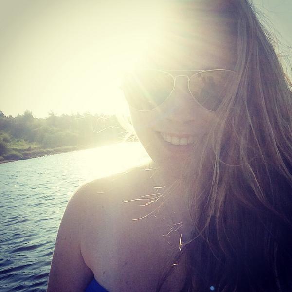 jensynvdoyle's tweet photo. What an evening. #sittingonthedock #tanning #maybeburning #lifesgoodtoday 😘☀️ http://t.co/3LJE2aJXRk
