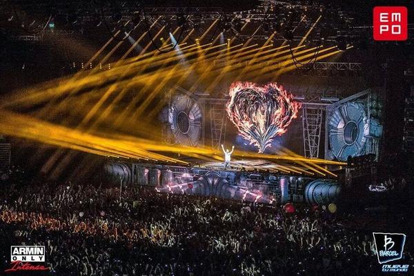 A SUMMER STORY tweet media