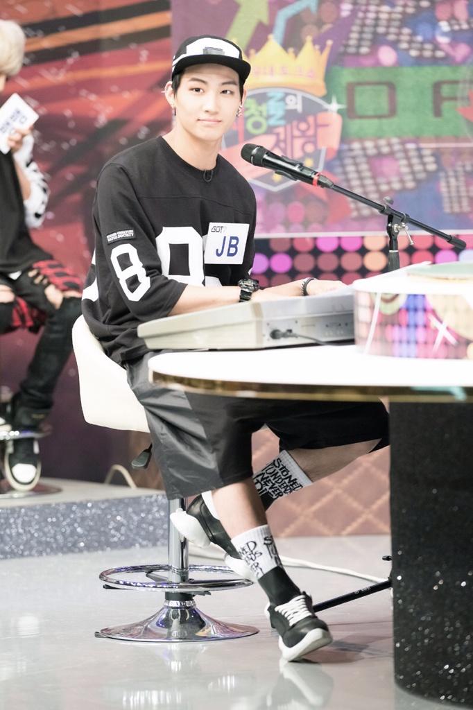 Bs28spZCAAAg-Ma.jpg:large