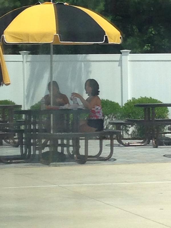 danadwyer_'s tweet image. Spotted: @KaileeLago and randi chowin down on some pool club food #yougoladies