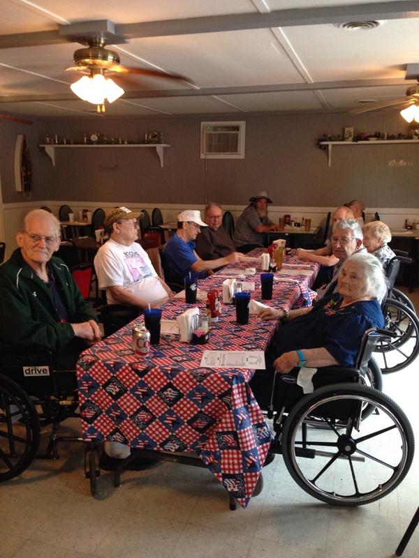 logtanmid's tweet image. Enjoying a fish dinner after our fishing trip!
#morgantowncareandrehab
#SHC