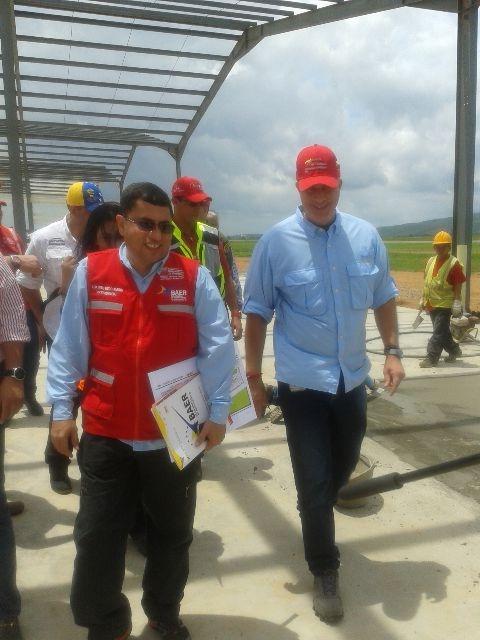 Inspeccionamos construcción de  52 hangares en <a href="/aeropuertolara/">Aeropuerto Internacional Gral Jacinto Lara</a> #GobiernoDeCalle Obra con 20% de avance <a href="/NicolasMaduro/">Nicolás Maduro</a>
