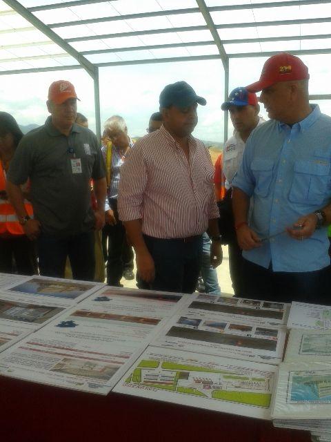 Se invierten Bs. 705.560.000 en la construcción de hangares, terminal de aviación y estacionamiento <a href="/aeropuertolara/">Aeropuerto Internacional Gral Jacinto Lara</a>