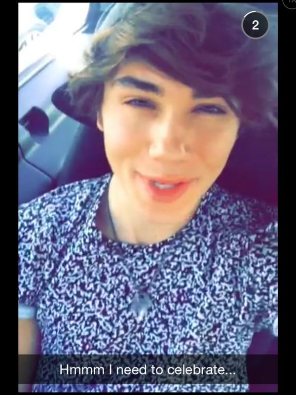 mollieemmaa's tweet photo. Bananas or Bandanas?🍌✌️
@georgeujworld #UnionJTonight x
Love you💖
I love love love the artwork👌👏 http://t.co/DAebbdw6Za