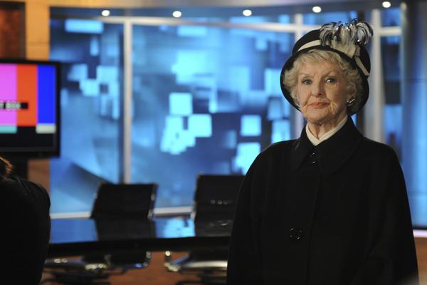 30Rock's tweet photo. Rest in peace, Elaine. You’re greatly missed. http://t.co/pIUbDfk4OL