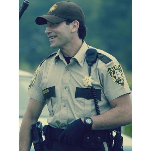 JonBernthal22's tweet photo. sheriff's deputy ❤️🔫 @jonnybernthal http://t.co/SwqDUmwXF9