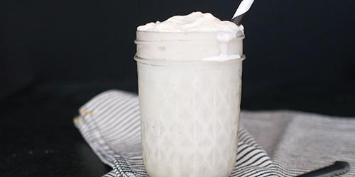 recipedotcom's tweet image. Have happy hour at home tonight with these ginger-whiskey ice cream floats: bit.ly/Ug8btk