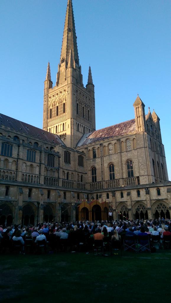 Nrw_Cathedral's tweet photo. 2nd performance of Much Ado About Nothing with @The_Globe & another full house #Norwich #SSF14 http://t.co/7m7I2s93De
