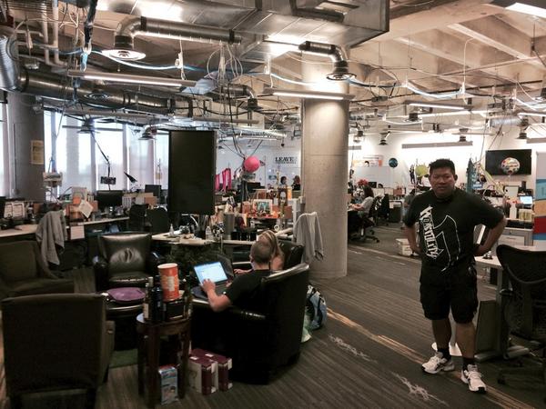 KAPTIVMarketing's tweet image. Amazing "Wow" experience, so inspiring @zappos headquarters #ZapposTour #TeamMaestro!