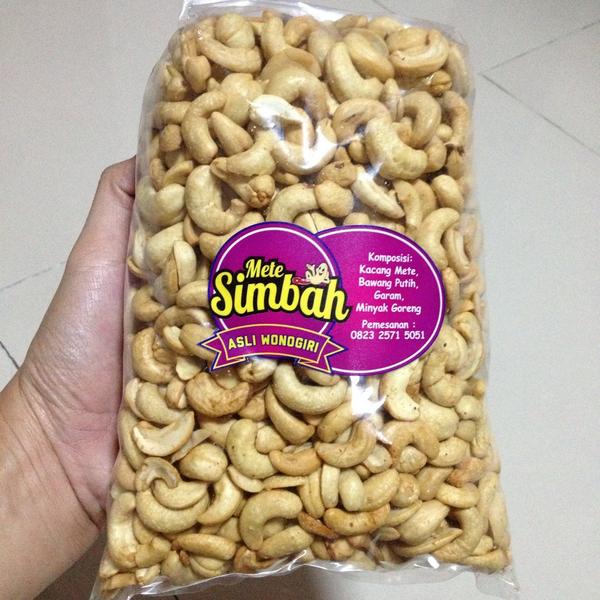 MeteSimbah's tweet photo. Siiaap mbak.. “@nurulithaandini: @MeteSimbah @erikaadewii haii kakaknya sis erika! Pesen 2 kilo aja haha @diles_ http://t.co/Zc8EJQdS01