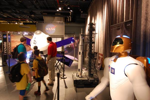 NASA's tweet image. In NYC? Stop by the #SpaceScienceFestival @IntrepidMuseum thru Sunday to learn about our #NextGiantLeap