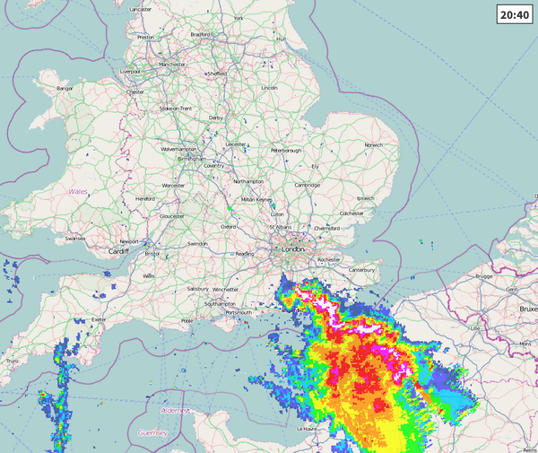 ForumWeather's tweet image. RT @danholley_: Sitting patiently waiting to pounce.. where best to head in Norfolk to shoot some lightning photos..