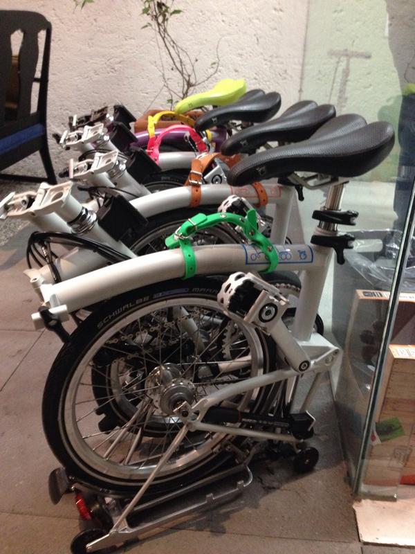 bromptonmexico's tweet photo. Nuevas correas de @HongoRide especiales para Brommie en cuero $250, en biothane $300 http://t.co/qdj9kO4YsG
