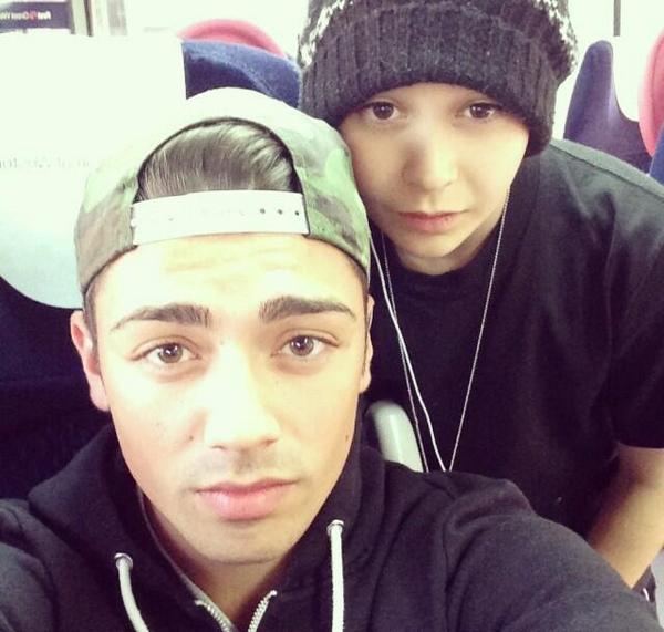 beinspiredrach's tweet photo. @OverloadMusic @dan9700 @BarsAndMelody @karenslenehan hope your all having fun haha xxx http://t.co/ov1GjIrz4s