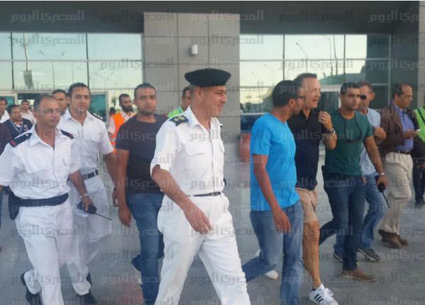 YallaToursEgypt's tweet photo. 7,18,2014 #TomHanks arrived to #Egypt to shoot his latest film a #Hologramfortheking @ #Hurgada #Redsearesort , http://t.co/hvXhIZwFgn