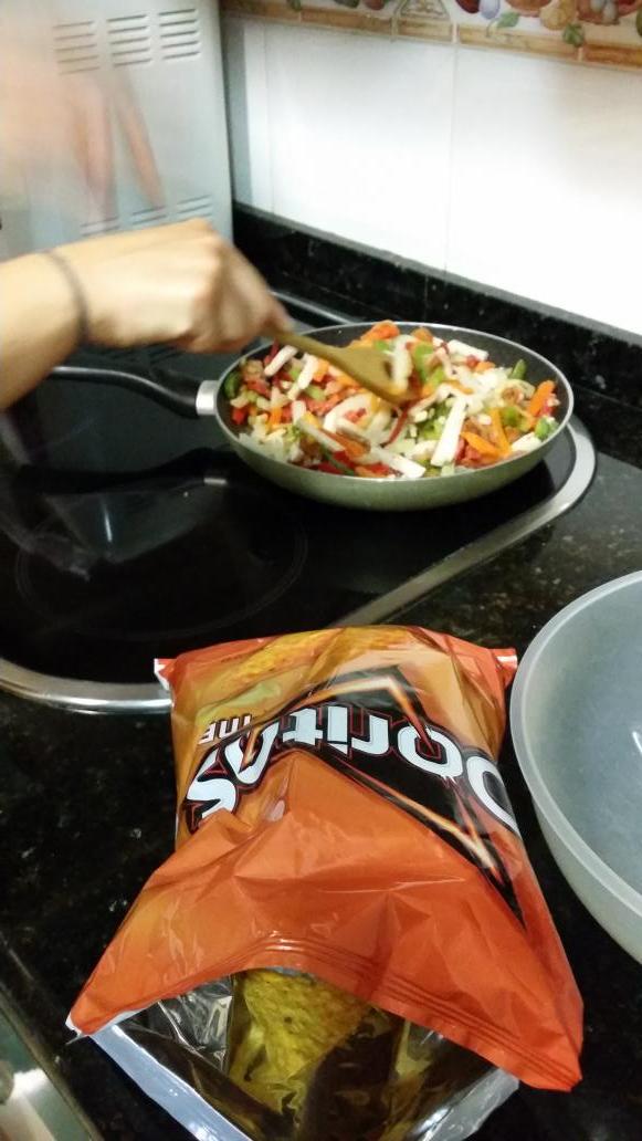 Seke92's tweet photo. La cena de siempre con los viernes de amigas✌ http://t.co/FKDRf1SaYS