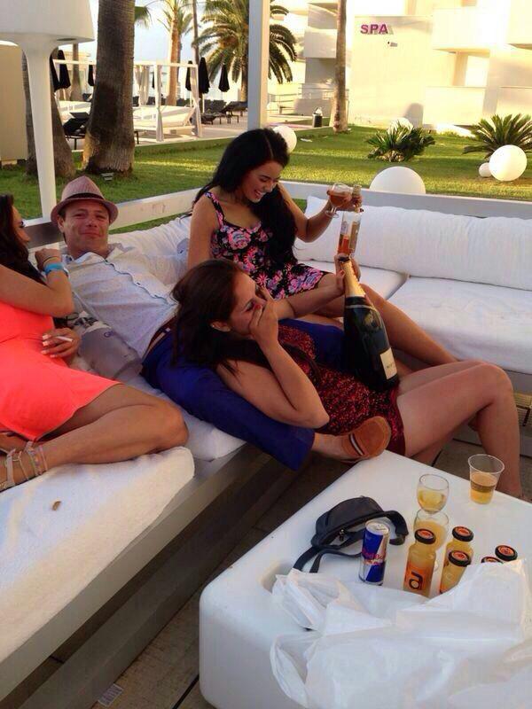 chargray23's tweet image. 10:30 in morning... N still going #Alcos