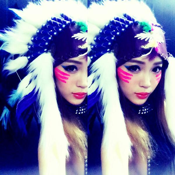 JURIxoxoxo's tweet photo. お疲れさまです♪♪
めちゃアゲでちょ〜楽しかったWOMB༚॰༌꒰˃ૣᴗ˂✦꒱🌟
華やかなヘッドドレスに合わせてみんなでフェスmakeしたよ💄💓
#cyberjapan #nativecostume #dancers #clubwomb http://t.co/jo1wkedqnR