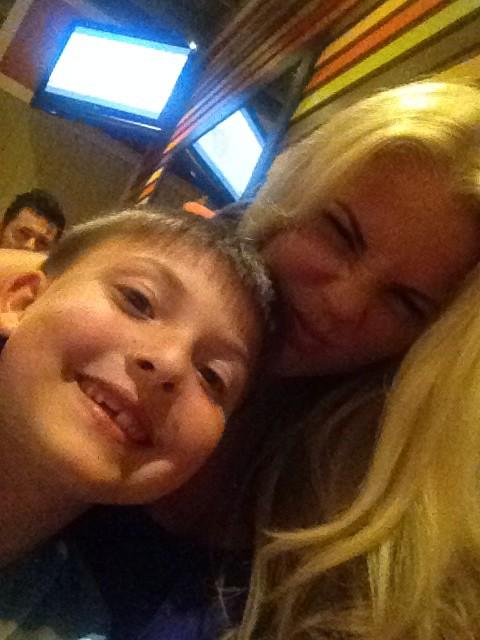 This kid tells me "let's do a funny face one" then pulls big smile out of no where so I look like the<a href="/tag/happygirl"class="tags"><span>#happygirl</span></a><a href="/tag/playboymexico"class="tags"><span>#playboymexico</span></a>