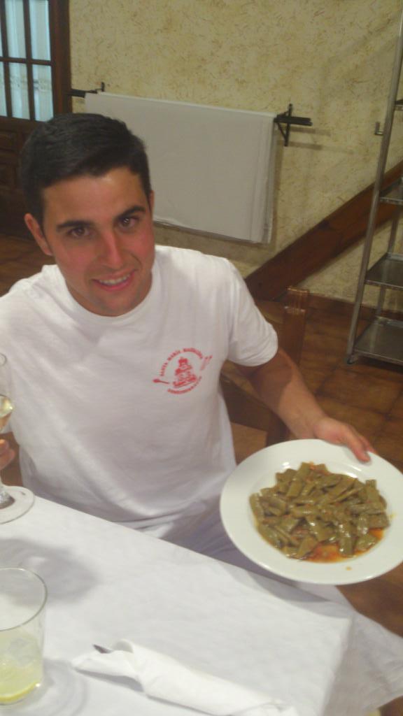 lu_escribano's tweet photo. Cenando con @rodrigosanchomu como le gustan http://t.co/ERjirAtNOA