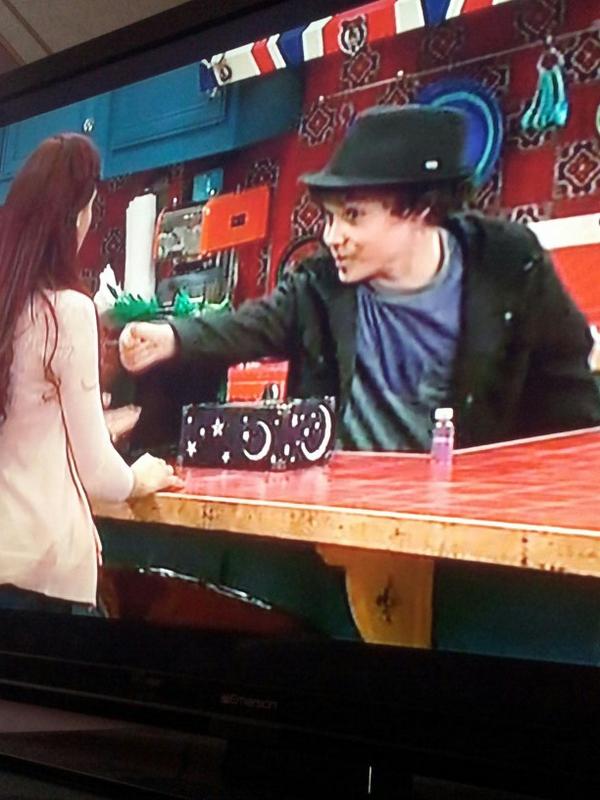 da fuq dice 😂 <a href="/dicerp/">dice</a> <a href="/CatsBibbleRP/">cat valentine</a>