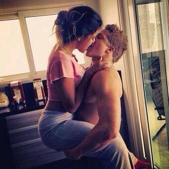 скрин переписки выходи я подъехал. заскочить на пару минут. соскочил с темы. мальчик выходи я подъехал. поцелуй парней.