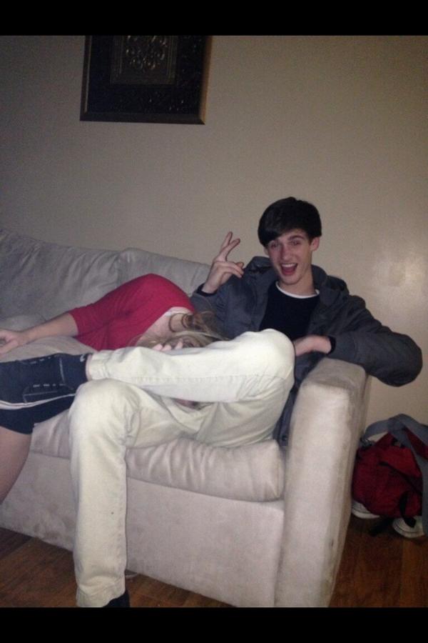 TeenageRagers's tweet photo. I just want some head in a comfortable bed it could all be so simple.  @BrandonLadnerrr @SurfCheerleader http://t.co/M4pZwrodRE