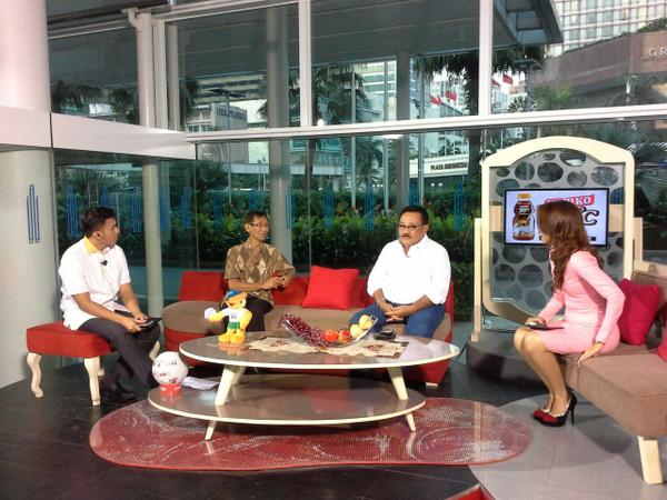 Bersama Marsda (Pur) Prayitno Ramelan tadi pagi pada talkshow TV One topik hangat jatuhnya Malaysia Airlines MH 17