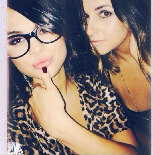 Selena  (@thisgirlrp) on Twitter photo 