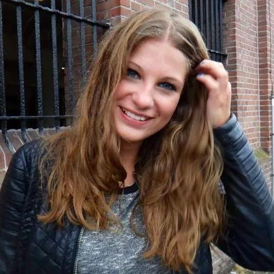 Gunes yeni dogdu , kuslar civil civil otuyor , hava miss gibi <3