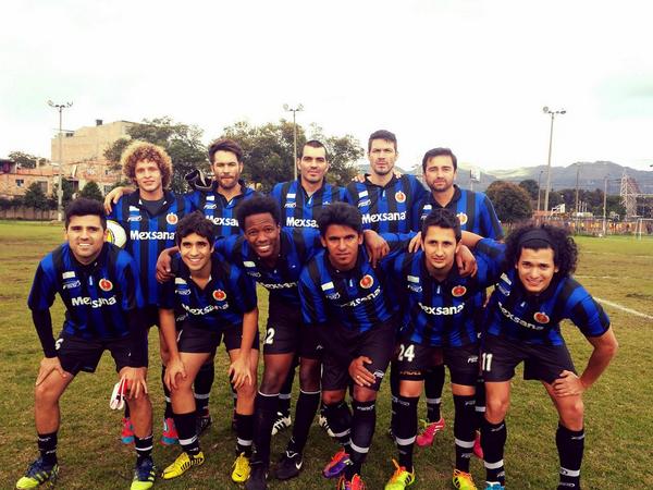 Hallo7m's tweet photo. Partidazo hoy con @ArtistasFC  ganamos 4-2 Contra @PoliciaColombia  goles de @juliancampos11 @Hallo7m #IloveSoccer http://t.co/m7IhZzY3sn