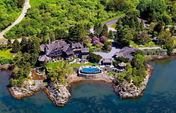 LUXURYPlCTURES's tweet photo. This beach house is incredible! http://t.co/I1GHc4tfZy