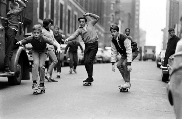 HistoryInPics's tweet photo. Skateboarding in New York City, 1965 http://t.co/R8gUDwzdRo