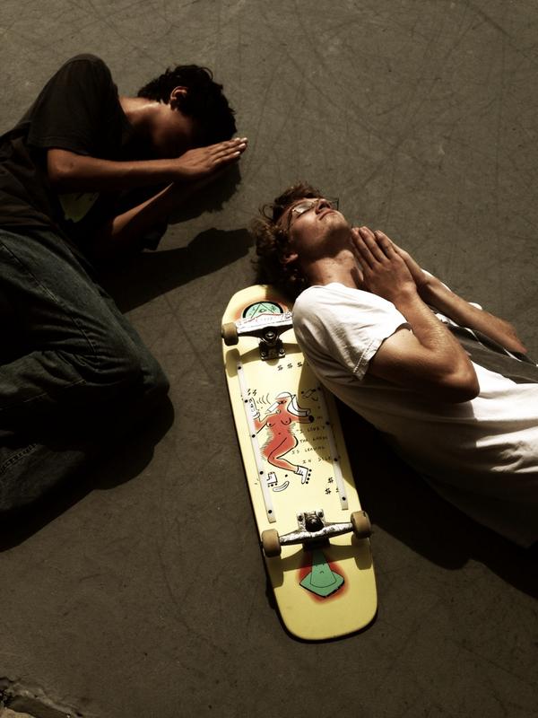 SkateBased's tweet photo. Slide into those dms, I got rails for that shit🙏 http://t.co/Y0eBBuwT1p