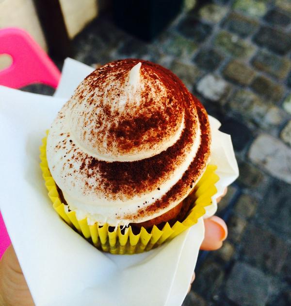 SereSaby's tweet photo. #cupcakes time 😎💖 http://t.co/HlqhiXJzJ1
