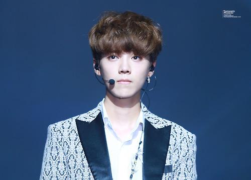 SMTOWN_WORLD's tweet image. [EXO Fantaken Update] twinned poison | do not edit.