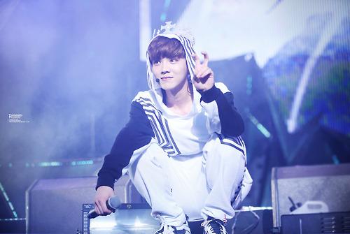 SMTOWN_WORLD's tweet image. [EXO Fantaken Update] twinned poison | do not edit.