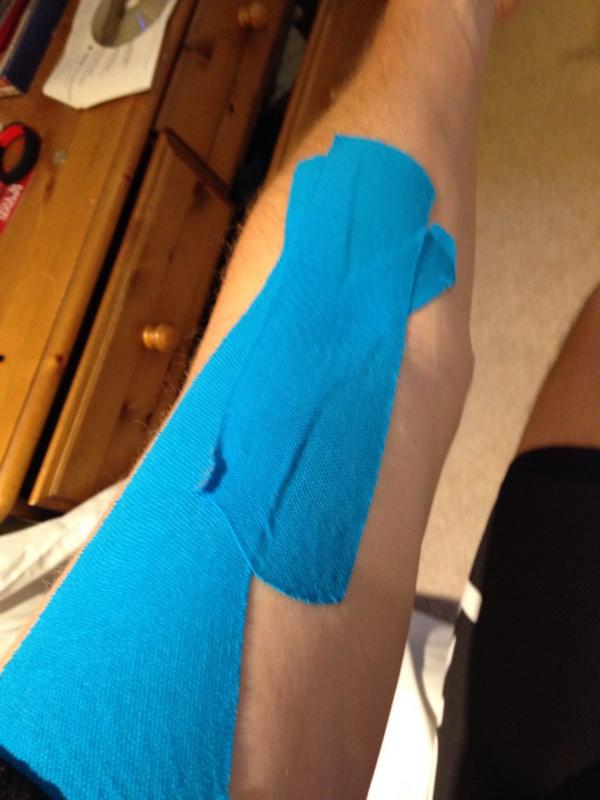 1RobertsMatt's tweet image. Starting to tape the body up to hold it together #glassbody