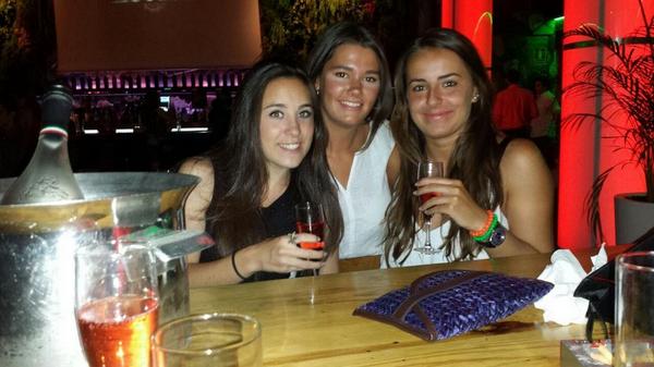 Arancha_SanzA's tweet photo. Grandisima cena y noche ayer cn @_anariesgo y @Gelaa7 😊 #susquierotops :) http://t.co/iv5tRwhNhJ