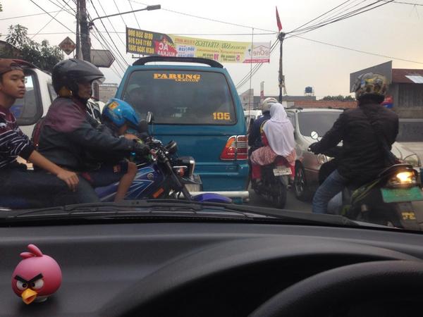 andrianlim's tweet photo. @TMCPoldaMetro cirendeu arah pondok cabe padat cenderung tidak bergerak http://t.co/9fHTcYVoBB